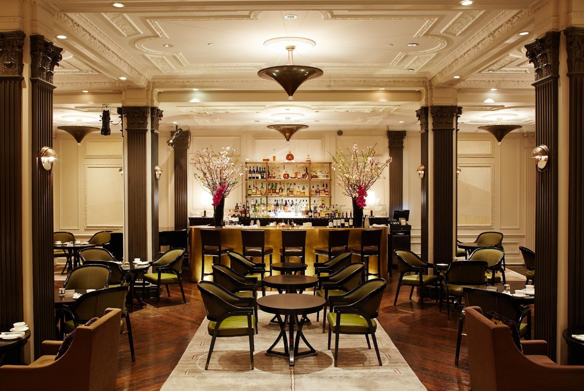 The Pierre, A Taj Hotel, New York Dış mekan fotoğraf The bar at the hotel