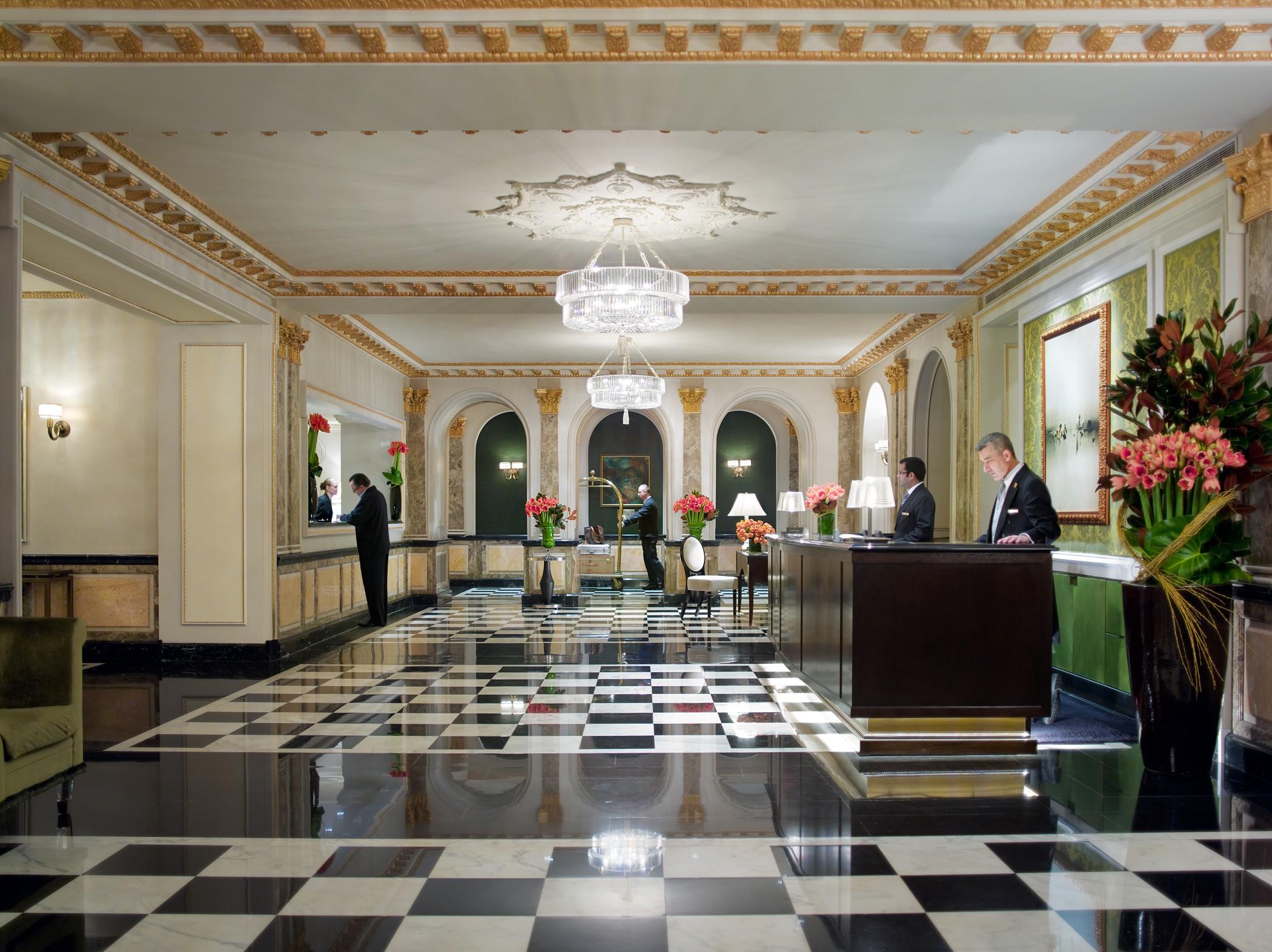 The Pierre, A Taj Hotel, New York Dış mekan fotoğraf The lobby of the Waldorf Astoria New York