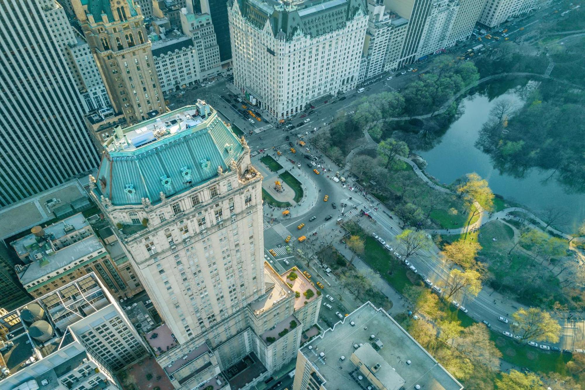 The Pierre, A Taj Hotel, New York Dış mekan fotoğraf The Plaza Hotel, where the film was shot