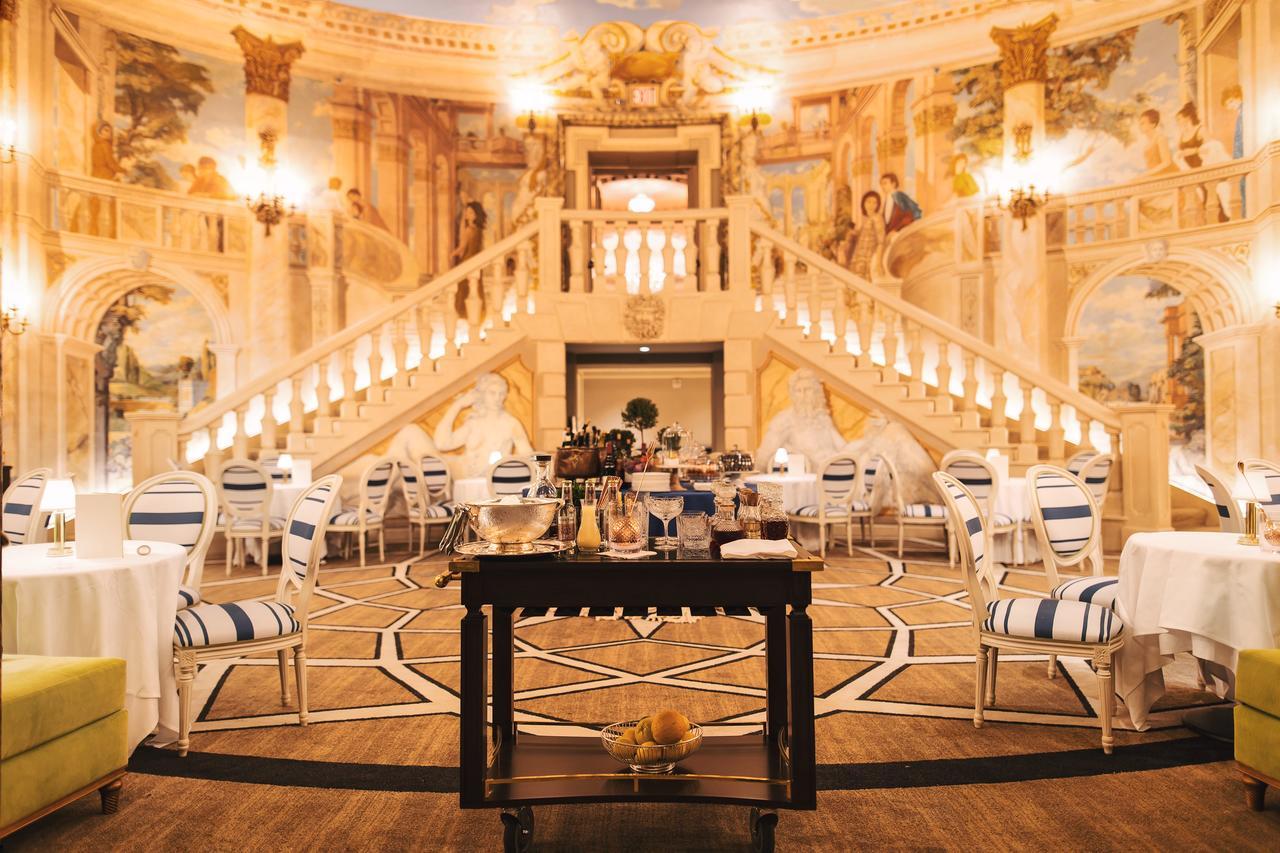 The Pierre, A Taj Hotel, New York Dış mekan fotoğraf The interior of the hotel